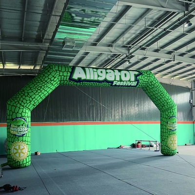 야외에서 실행 핑버 케이크 캔디 무지개 연필 펄어 이벤트 입구 Led 가벼운 물 스프링커와 함께 inflatable 광고 아치
