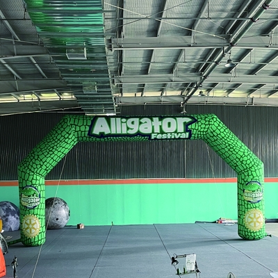 야외에서 실행 핑버 케이크 캔디 무지개 연필 펄어 이벤트 입구 Led 가벼운 물 스프링커와 함께 inflatable 광고 아치