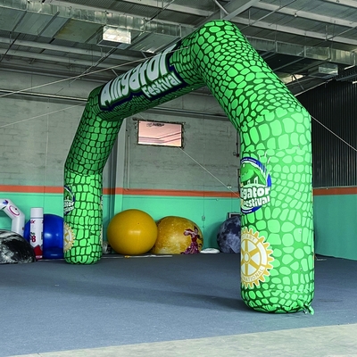 야외에서 실행 핑버 케이크 캔디 무지개 연필 펄어 이벤트 입구 Led 가벼운 물 스프링커와 함께 inflatable 광고 아치